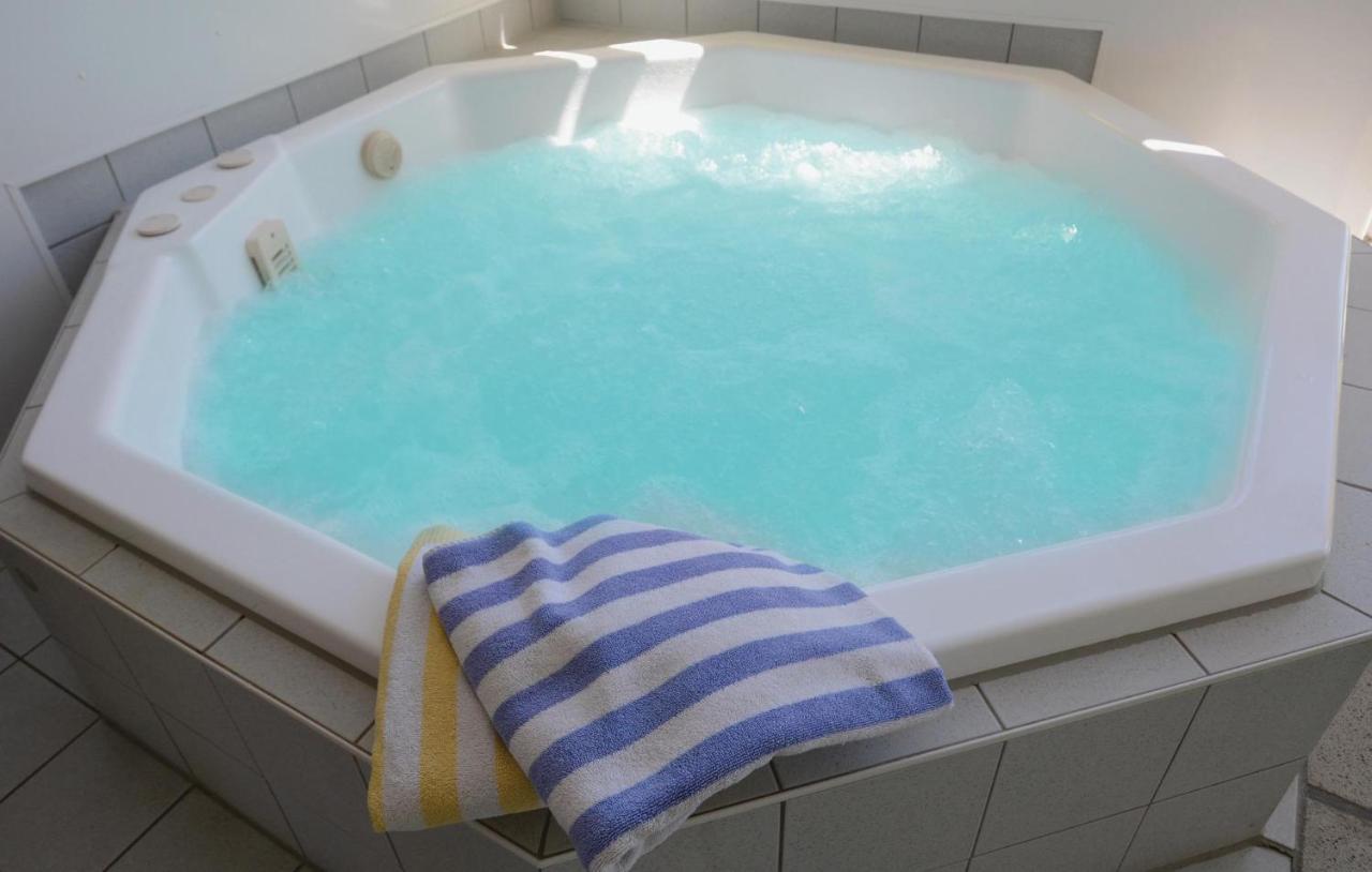 Kranich Ferienhaeuser Mit Innenpool Hohendorf  Dış mekan fotoğraf