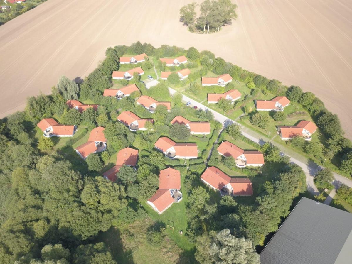 Kranich Ferienhaeuser Mit Innenpool Hohendorf  Dış mekan fotoğraf